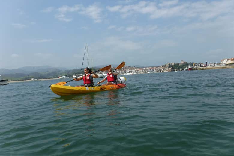 Conhecendo San Vicente de la Barquera de caiaque