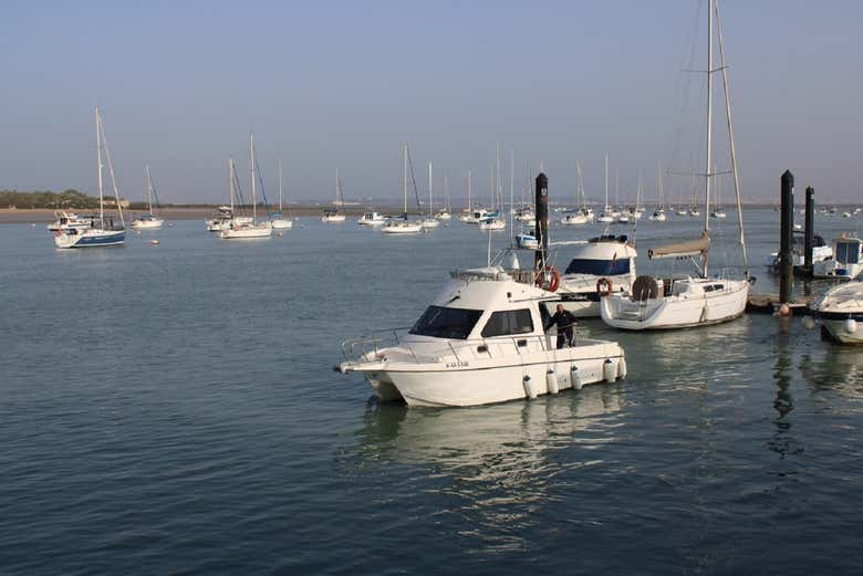 Bateau dans la marina