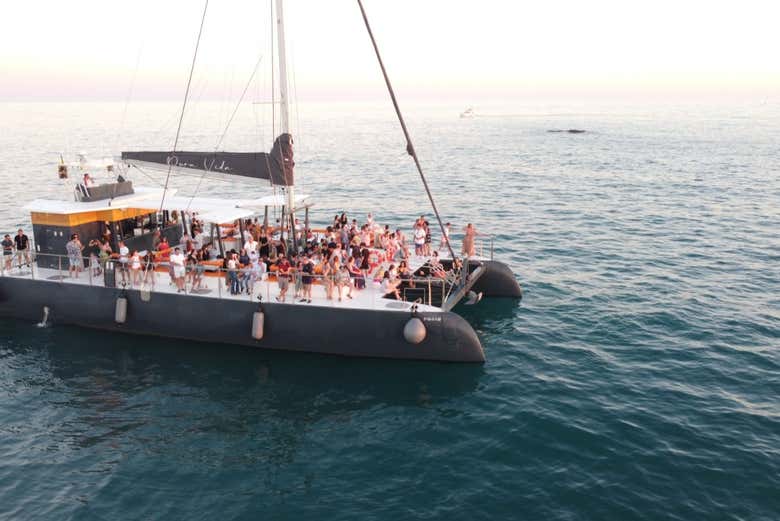 A bordo del catamarán