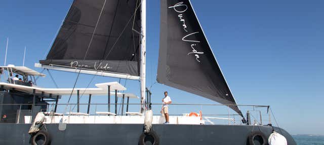 Paseo en catamarán junto al castillo y la playa de La Barrosa de Sancti Petri