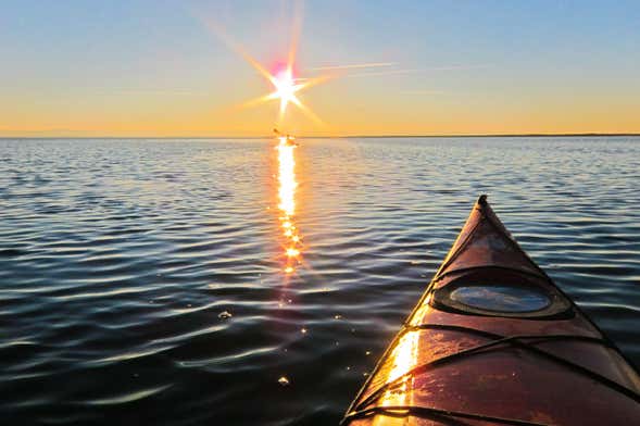 Tour en kayak por el castillo de Sancti Petri al atardecer