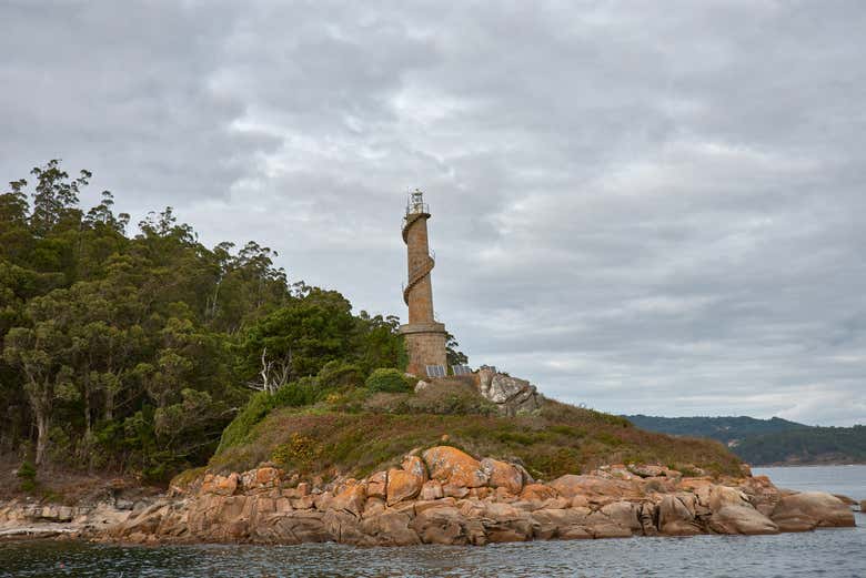 Faro de la isla de Tambo