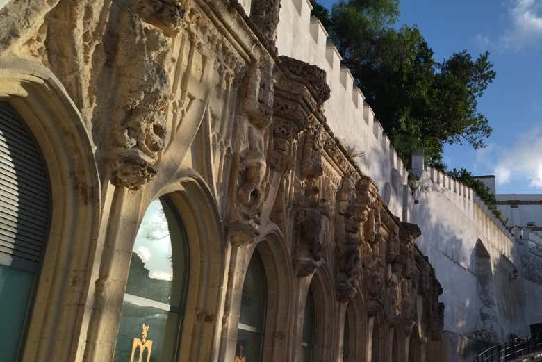 Las Covachas y la antigua iglesia de la Merced