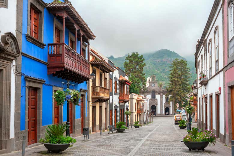 Típicos balcones canarios en Teror