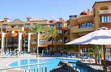 Entrada a Gran Muthu Golf Plaza con comida