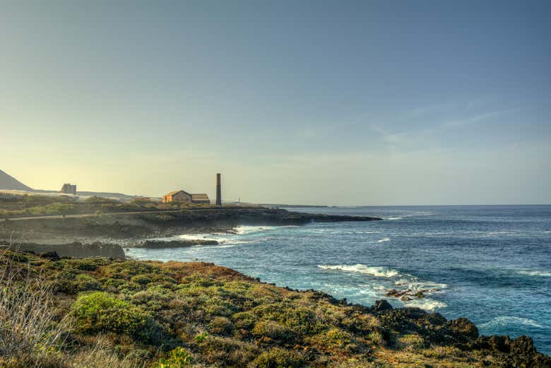 Scorcio della costa di Isla Baja, a Caleta de Interián