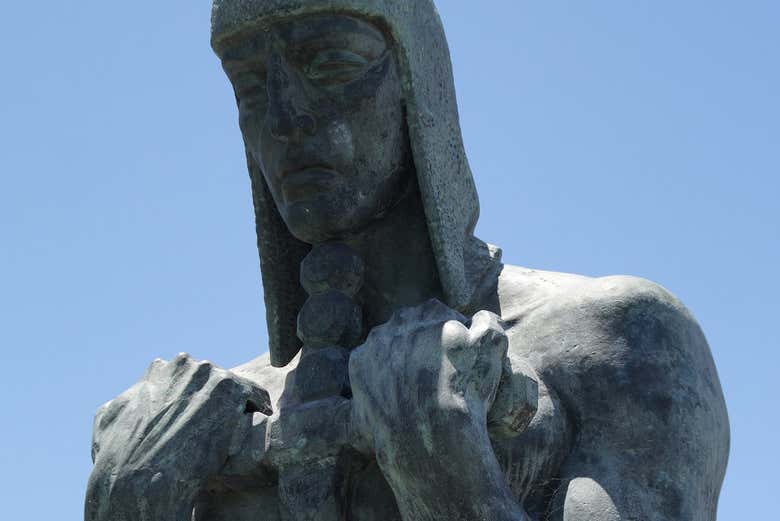 Sculptures in Plaza España