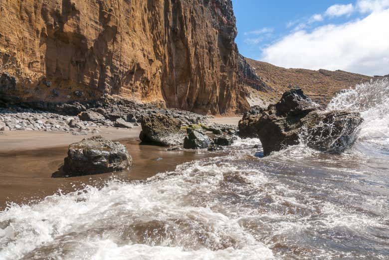 Rocce vulcaniche sulla spiaggia di Antequera