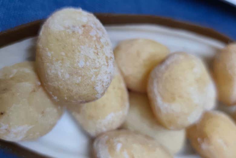 Papas arrugadas listas para ser degustadas