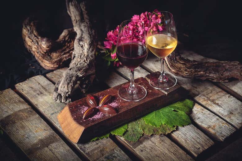 Degustação de vinho nas adegas