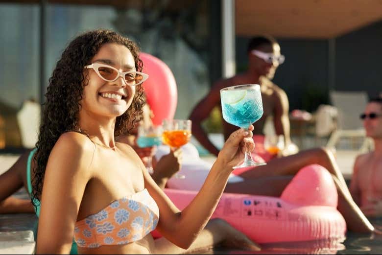 Aprovechad la barra libre de bebidas