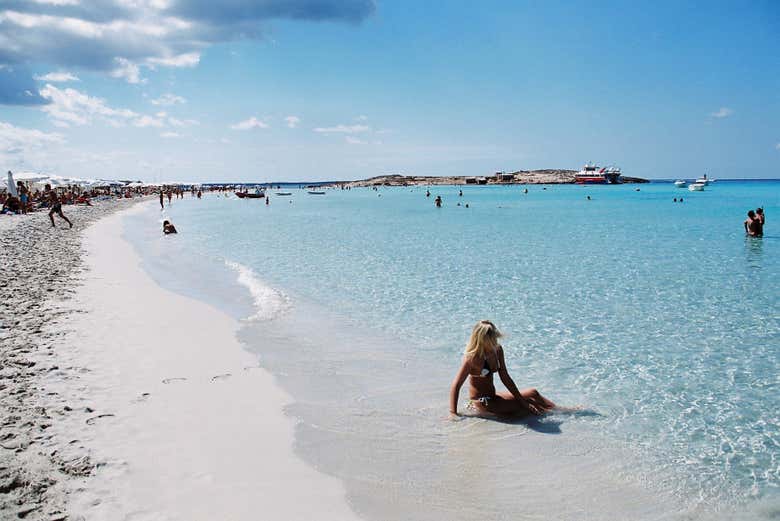 Un bagno nelle acque cristalline di Formentera