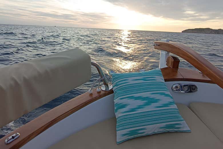 Viendo el atardecer mallorquín desde el llaüt