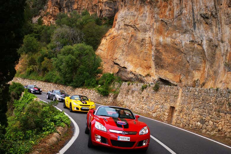 Vistas de Mallorca a bordo de um carro esportivo