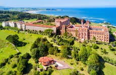 Excursión a Altamira, Santillana del Mar, Comillas y el Capricho de Gaudí