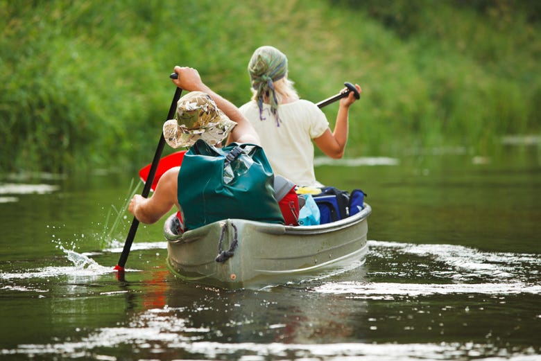 In canoa lungo il fiume Pas