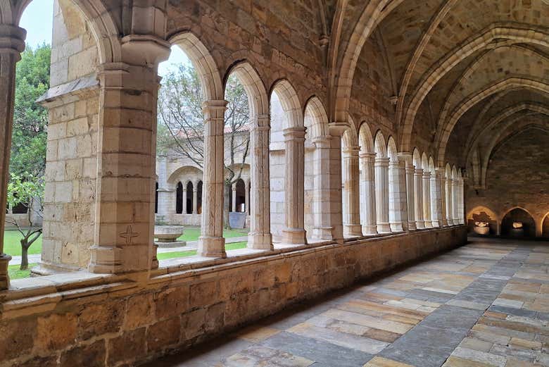 Pasearemos por el claustro