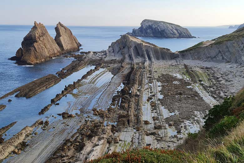 Contemplaremos los pliegues geológicos del flysch cantábrico