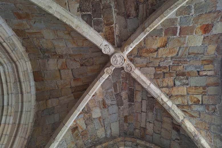 Detalhes dos tetos abobadados do claustro