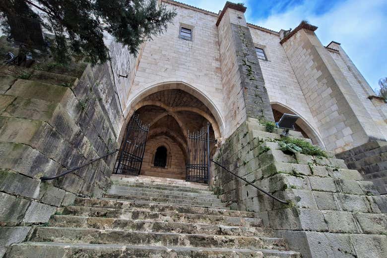 Escadaria que leva à Catedral de Santander