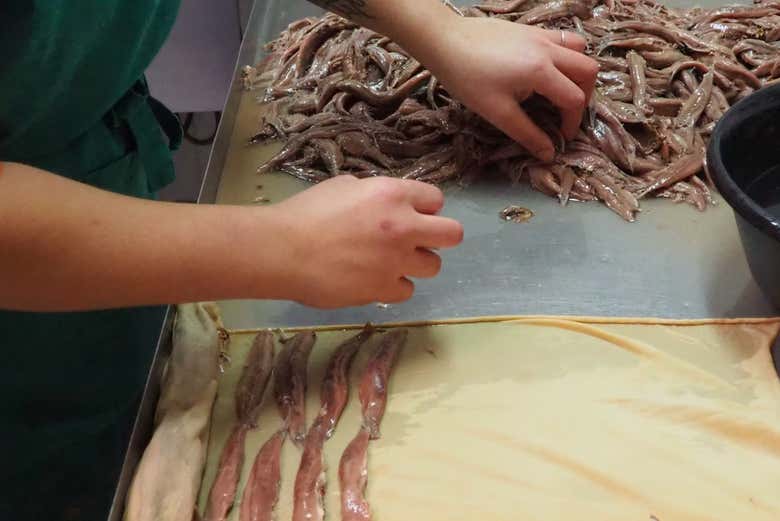 Limpando a anchova