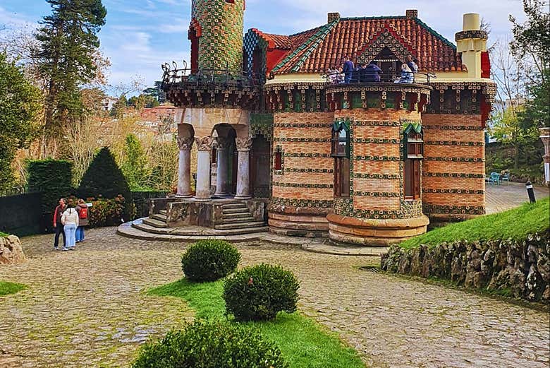 El exterior del Capricho de Gaudí