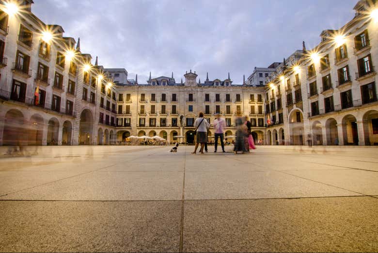 En la Plaza Porticada envueltos en leyendas y misterios