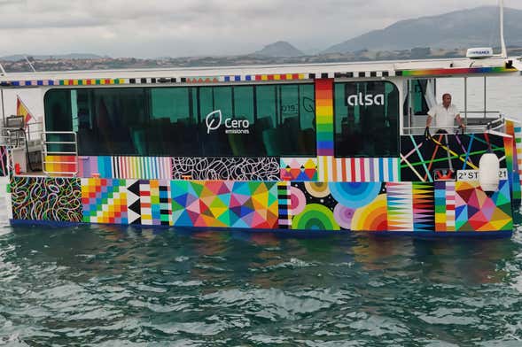 Paseo en barco solar por la bahía de Santander