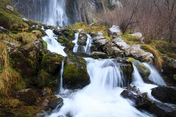 Excursión a los Collados del Asón y descenso en canoa