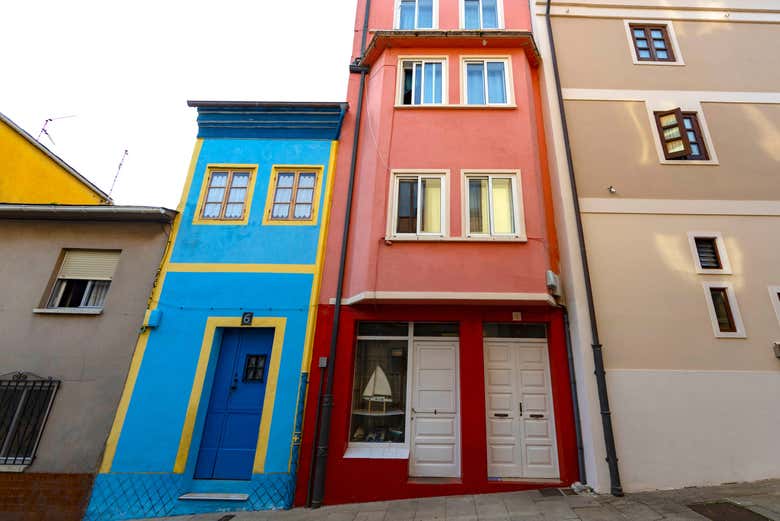 Admirando las casas coloridas de Ribadeo