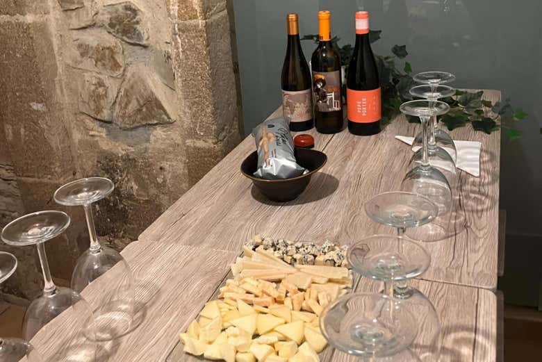 Nuestos tres vinos con tabla de queso