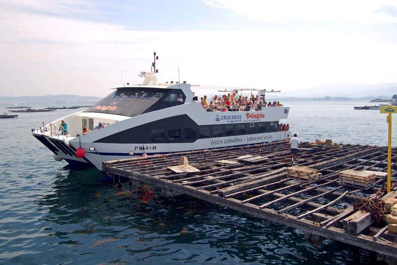 Catamarán en Combarro