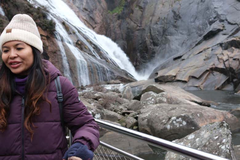 Momento fotografico alle cascate del fiume Ézaro!