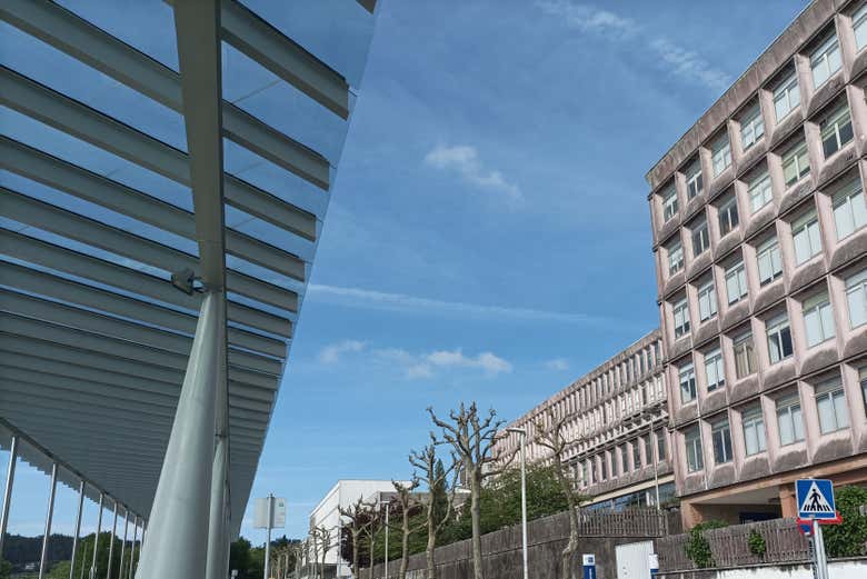 Paseando junto a la Facultad de Enfermería