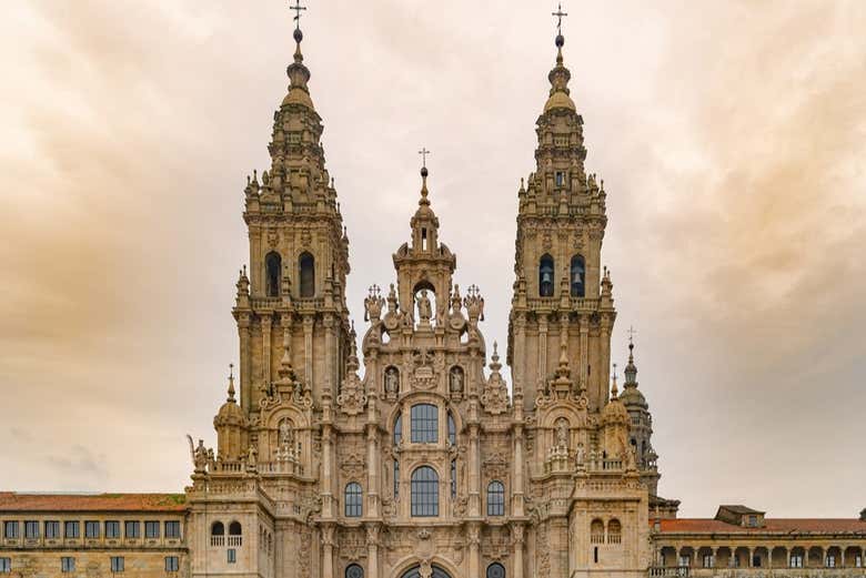 Maravillaos con la majestuosa fachada del Obradoiro