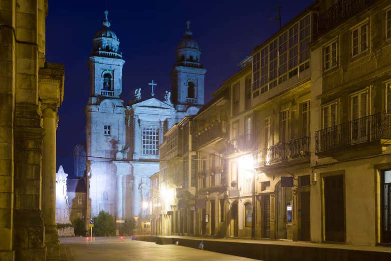 Recorreremos el casco antiguo de la ciudad jacobea