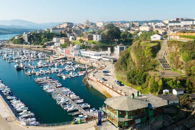 Acercándonos al puerto de Ribadeo