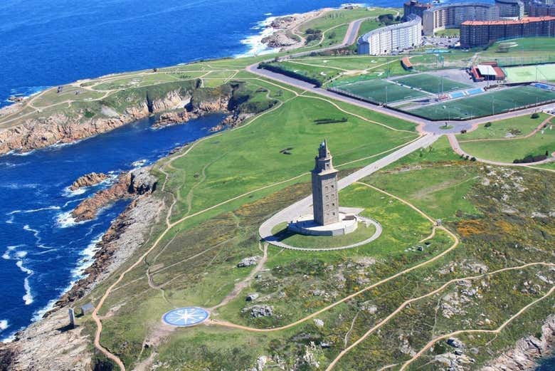 La Torre de Hércules es el símbolo de La Coruña