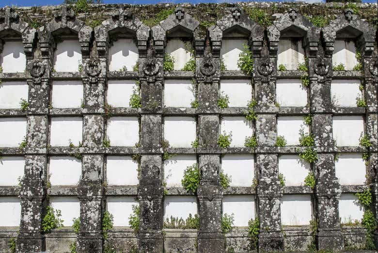 Tumbas en el parque de Bonaval