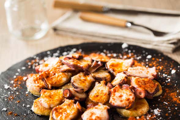 Tour gastronómico por Santiago de Compostela + Visita a la Catedral