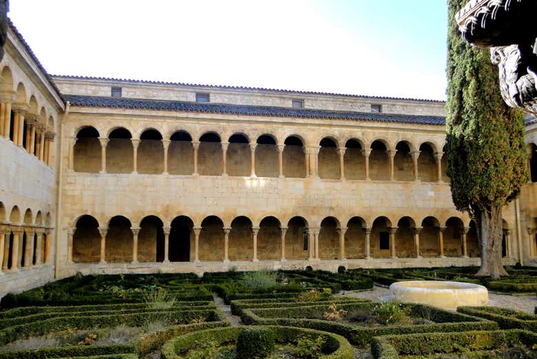 Jardines del claustro a doble altura
