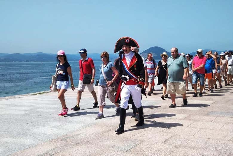 Parcourez la promenade maritime de Santoña avec Napoléon