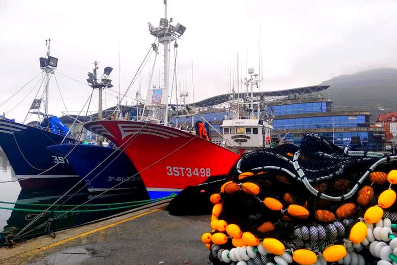 Bateaux dans le port de pêche