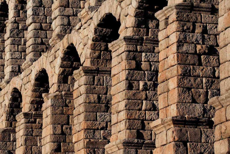 Detalles del acueducto de Segovia