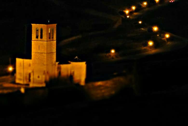 Chiesa de la Vera Cruz al calar della sera