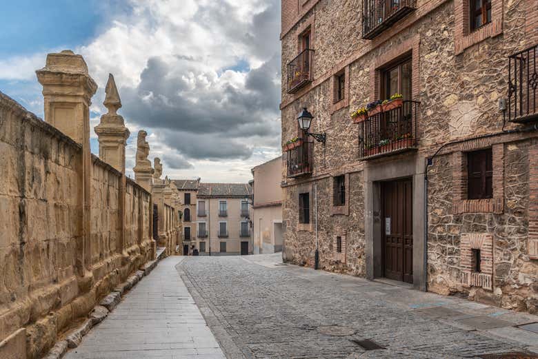 Stroll the charming streets of the Jewish Quarter