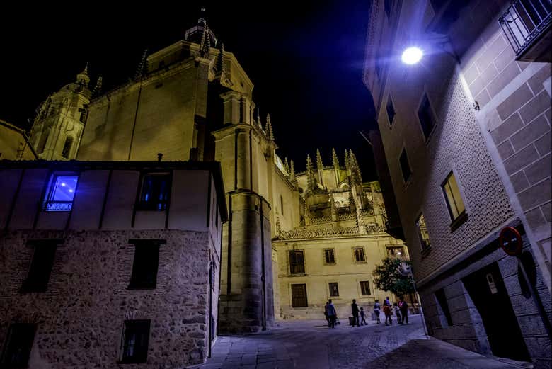 Passeando por Segóvia ao cair da noite