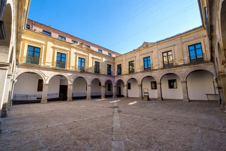 Cour du palais épiscopal