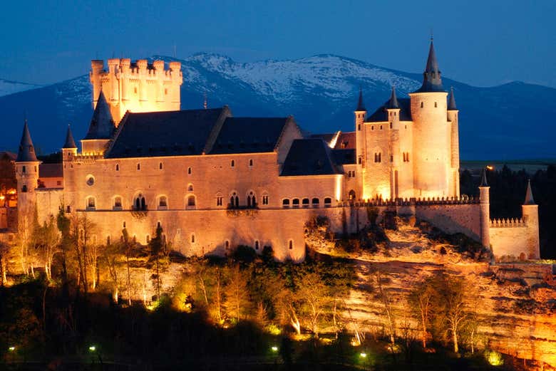 Panorámica nocturna del Alcázar de Segovia