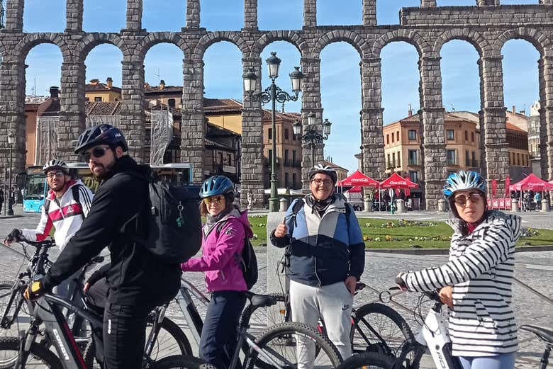 Accanto all'Acquedotto di Segovia